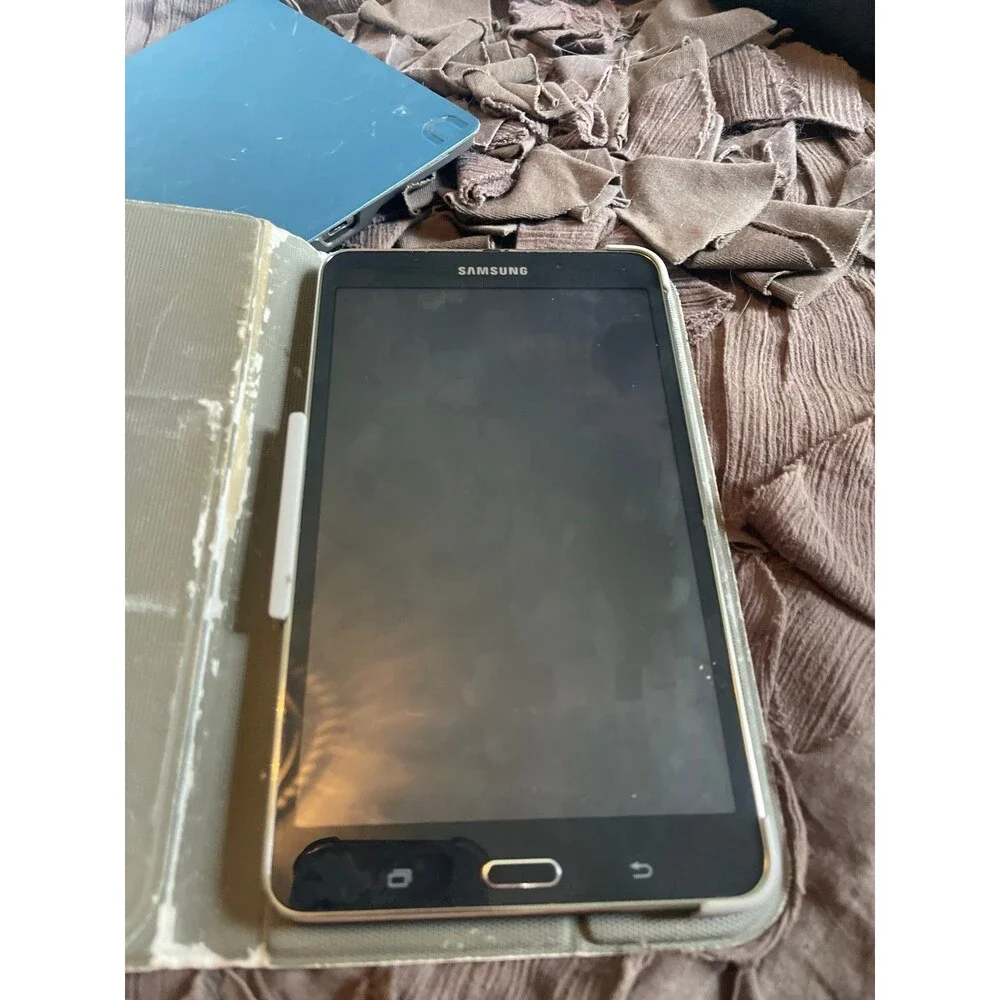 Legacy Device - Samsung Galaxy Tab 4; 7-inch B&N Nook Edition E-Reader with Case